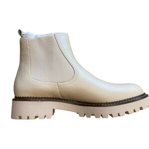 Caslon Women’s Chelsea Miller Cream Ankle Boots Water Resistant New 8.5 no box